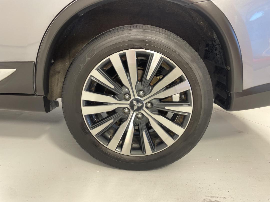 Photo '11' of Mitsubishi Outlander