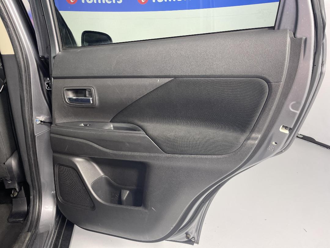 Photo '19' of Mitsubishi Outlander