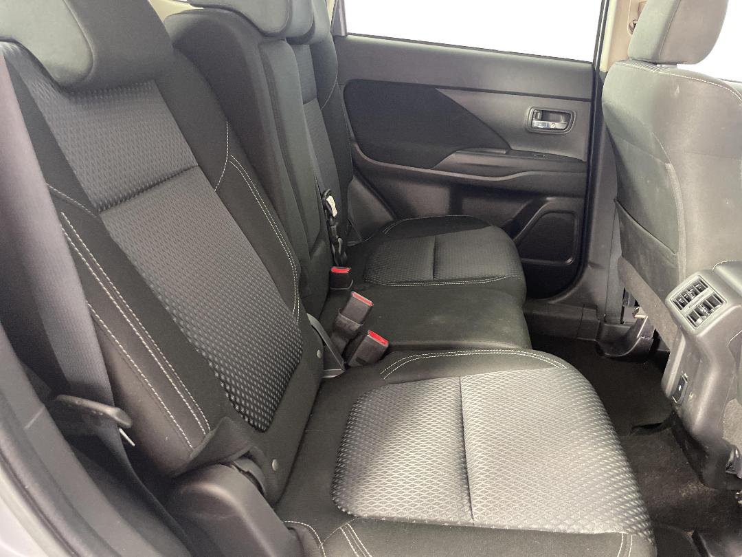 Photo '20' of Mitsubishi Outlander