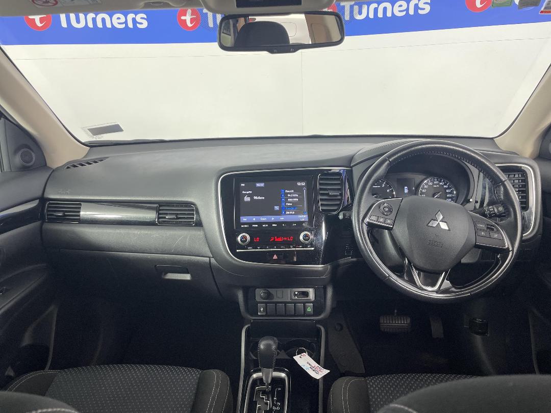 Photo '17' of Mitsubishi Outlander