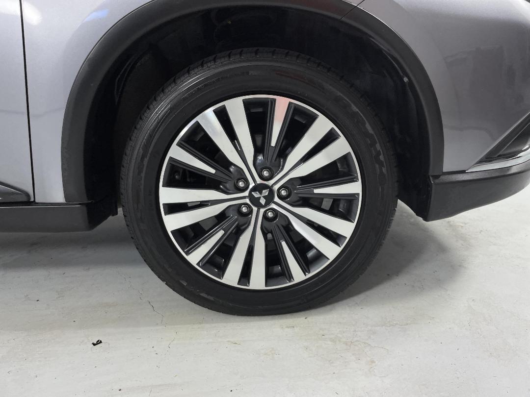 Photo '9' of Mitsubishi Outlander Photo '9' of Mitsubishi Outlander