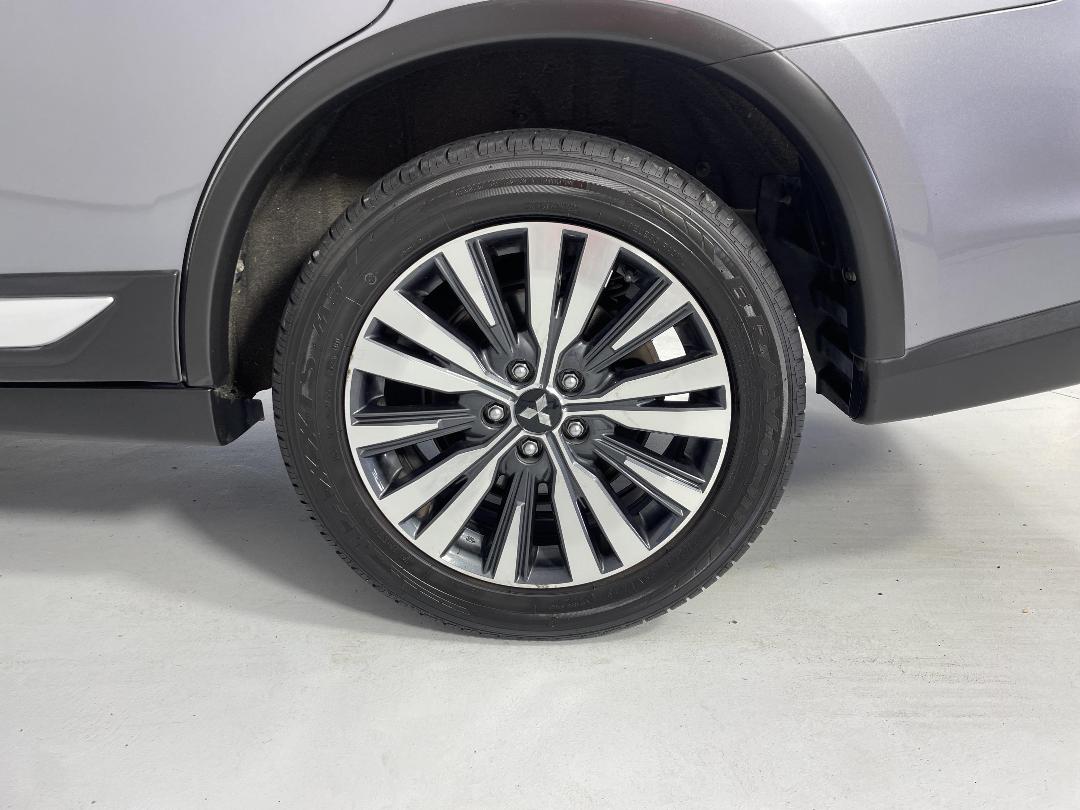 Photo '11' of Mitsubishi Outlander Photo '11' of Mitsubishi Outlander