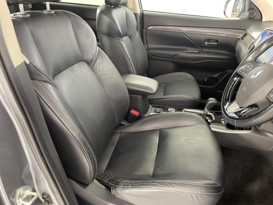 Photo '16' of Mitsubishi Outlander Photo '16' of Mitsubishi Outlander