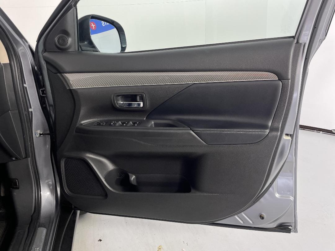 Photo '15' of Mitsubishi Outlander Photo '15' of Mitsubishi Outlander