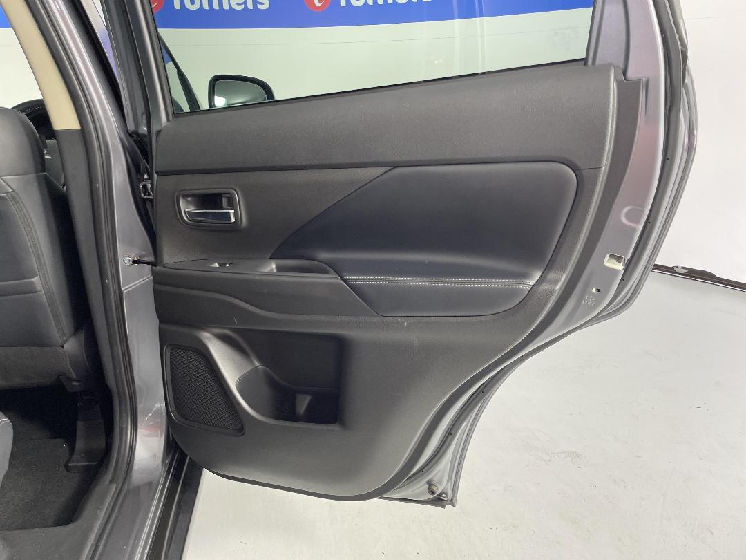 Photo '19' of Mitsubishi Outlander Photo '19' of Mitsubishi Outlander