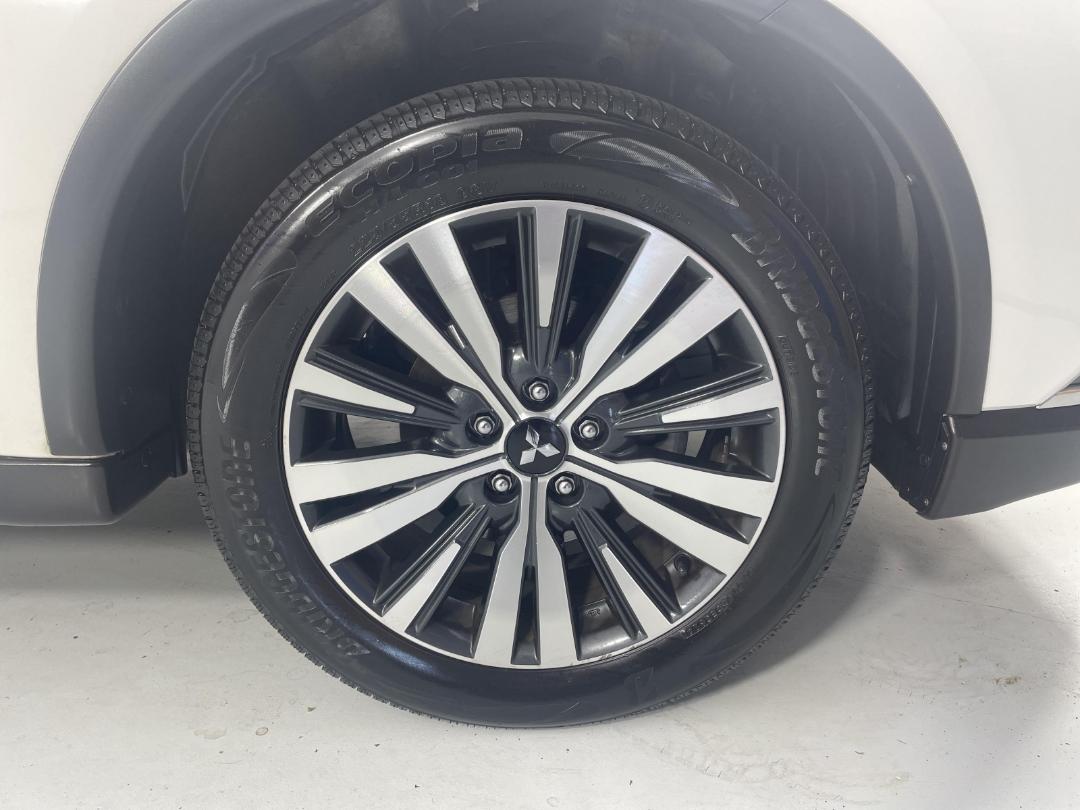 Photo '9' of Mitsubishi Outlander Photo '9' of Mitsubishi Outlander