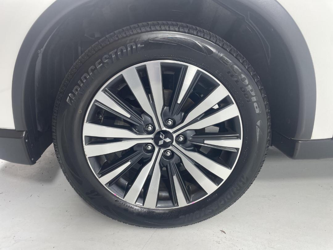 Photo '10' of Mitsubishi Outlander Photo '10' of Mitsubishi Outlander