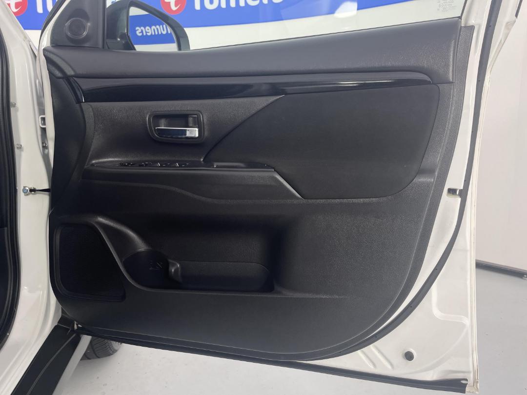 Photo '15' of Mitsubishi Outlander Photo '15' of Mitsubishi Outlander