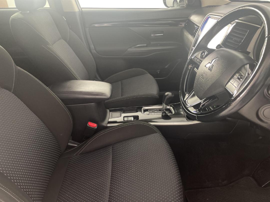 Photo '16' of Mitsubishi Outlander Photo '16' of Mitsubishi Outlander