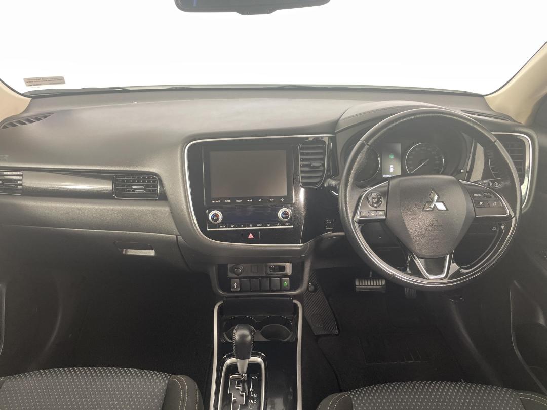 Photo '17' of Mitsubishi Outlander Photo '17' of Mitsubishi Outlander