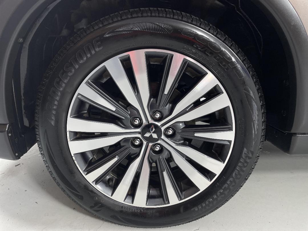 Photo '10' of Mitsubishi Outlander