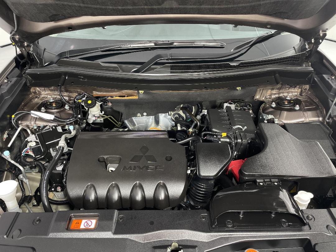 Photo '13' of Mitsubishi Outlander