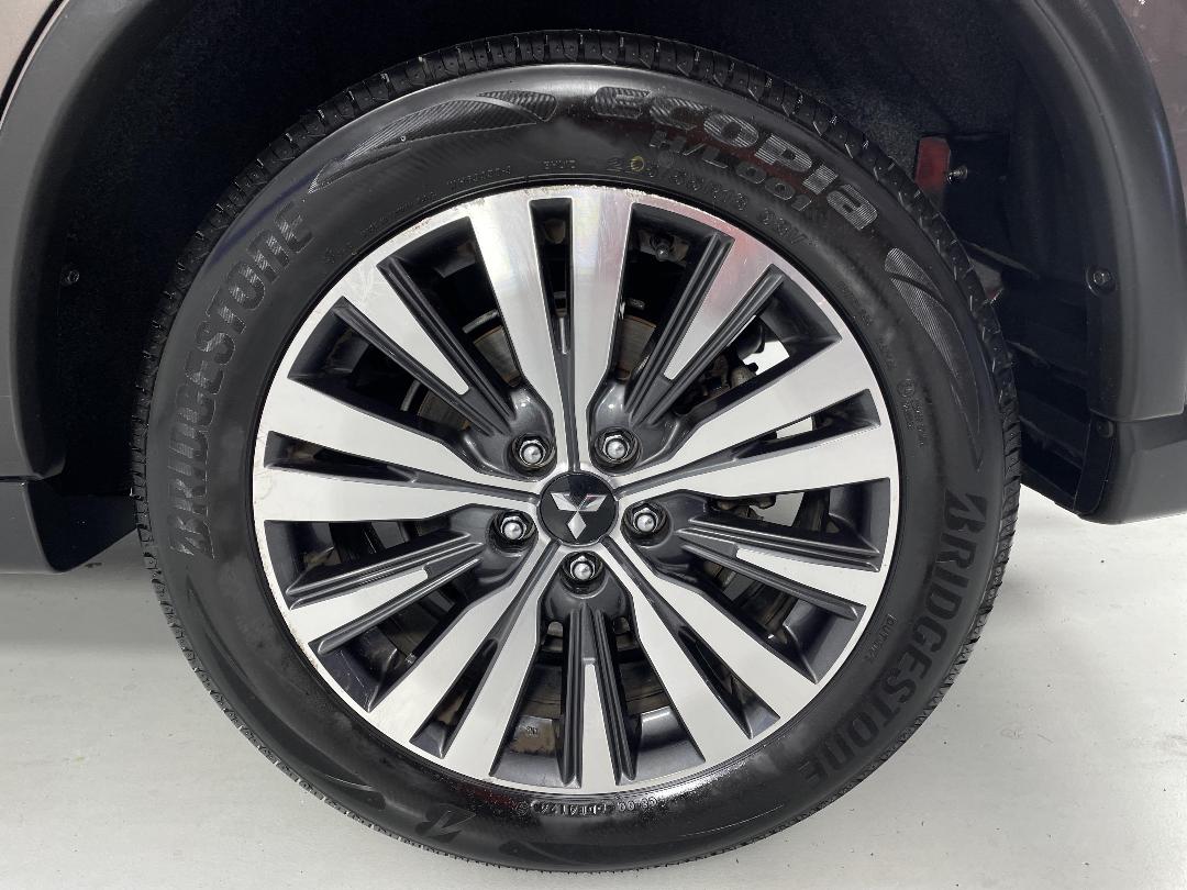 Photo '11' of Mitsubishi Outlander