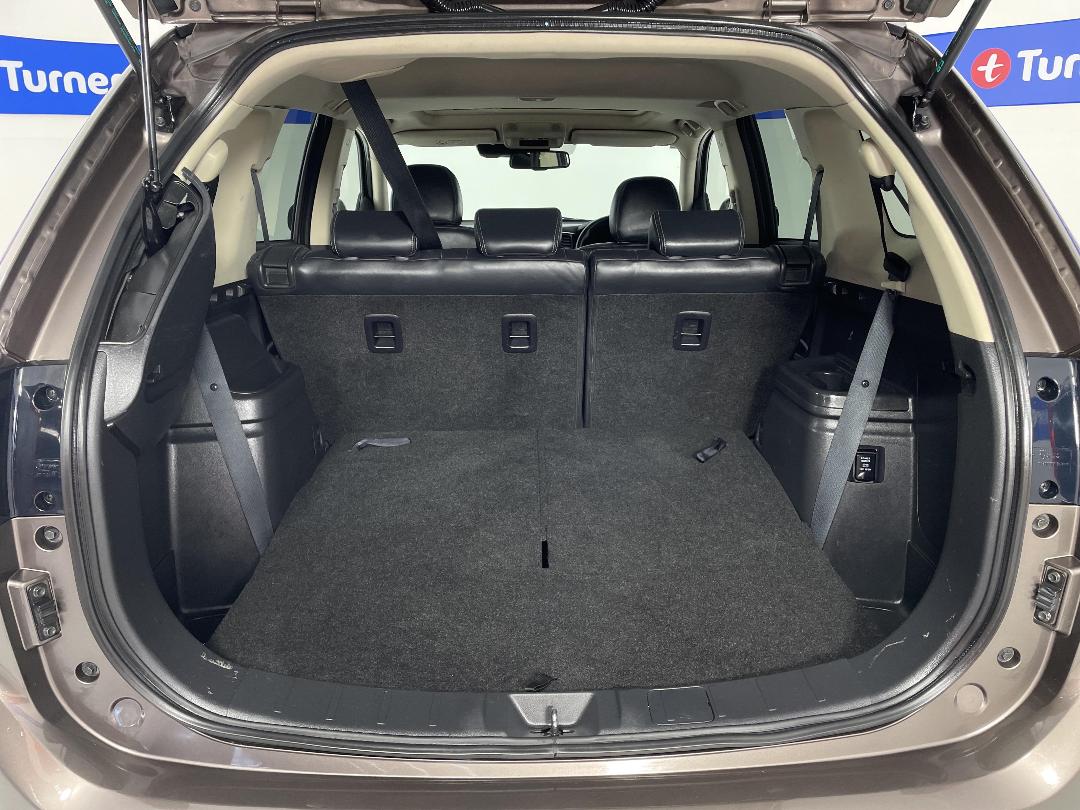 Photo '14' of Mitsubishi Outlander