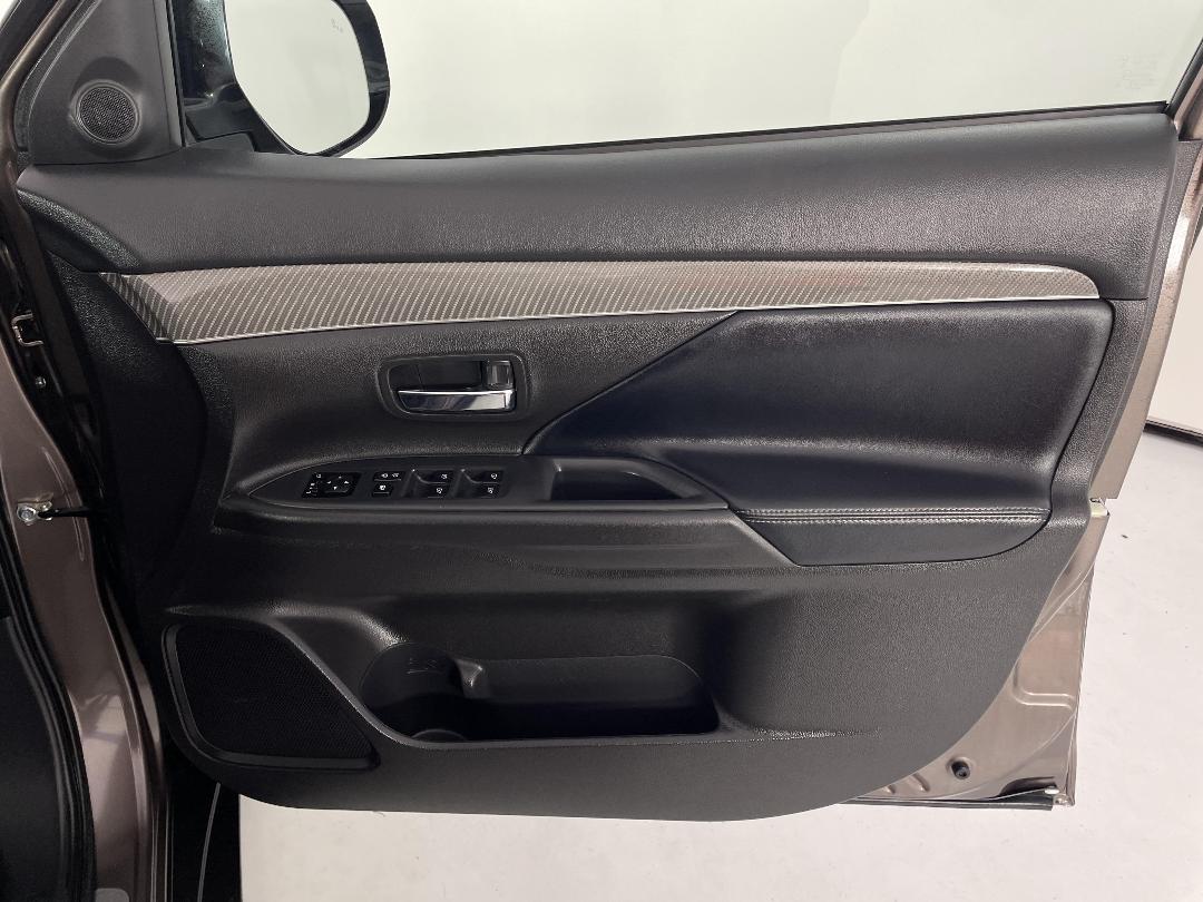 Photo '15' of Mitsubishi Outlander