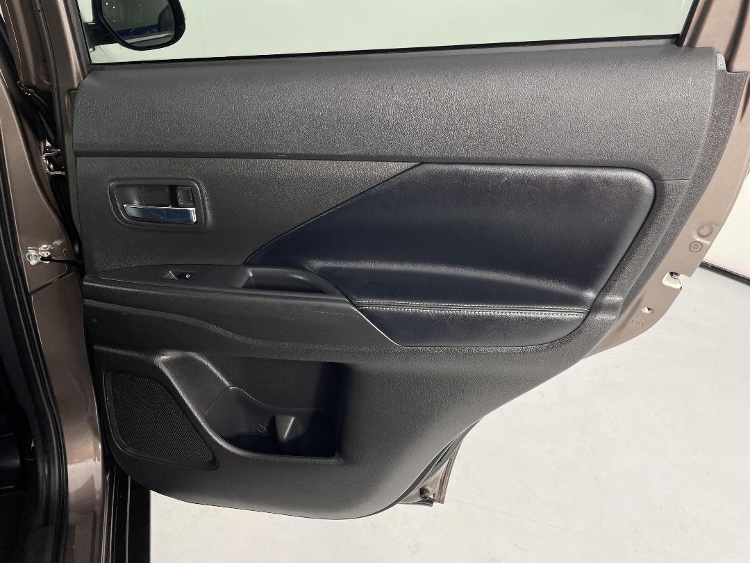 Photo '19' of Mitsubishi Outlander