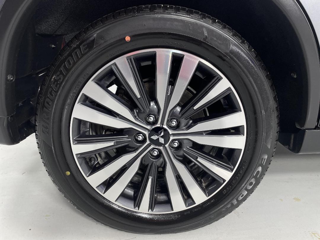 Photo '12' of Mitsubishi Outlander Photo '12' of Mitsubishi Outlander