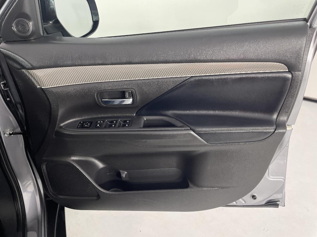 Photo '15' of Mitsubishi Outlander Photo '15' of Mitsubishi Outlander