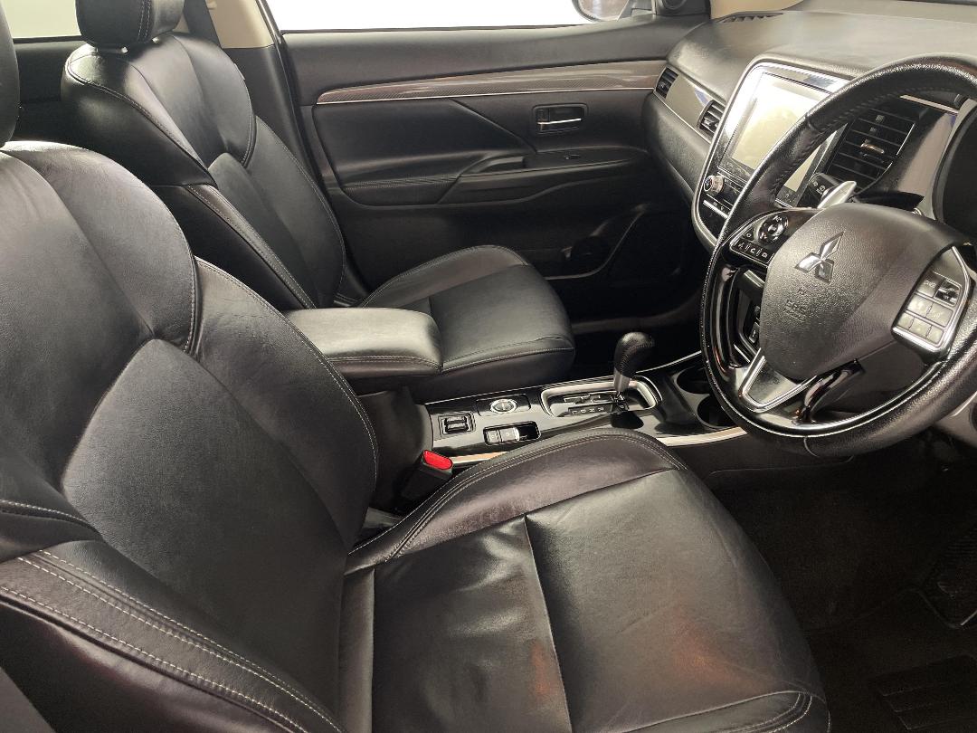 Photo '16' of Mitsubishi Outlander Photo '16' of Mitsubishi Outlander