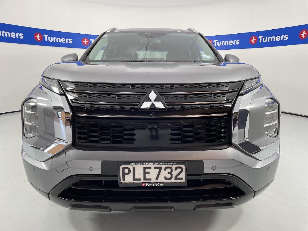 Photo '2' of Mitsubishi Outlander