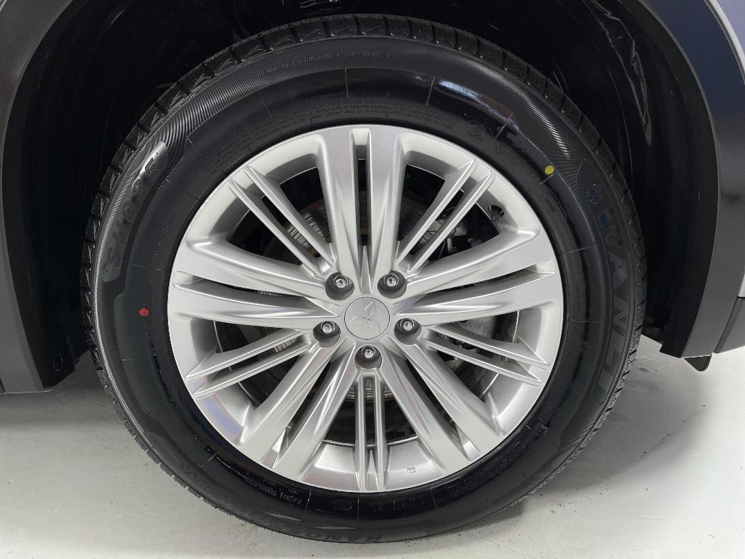 Photo '9' of Mitsubishi Outlander