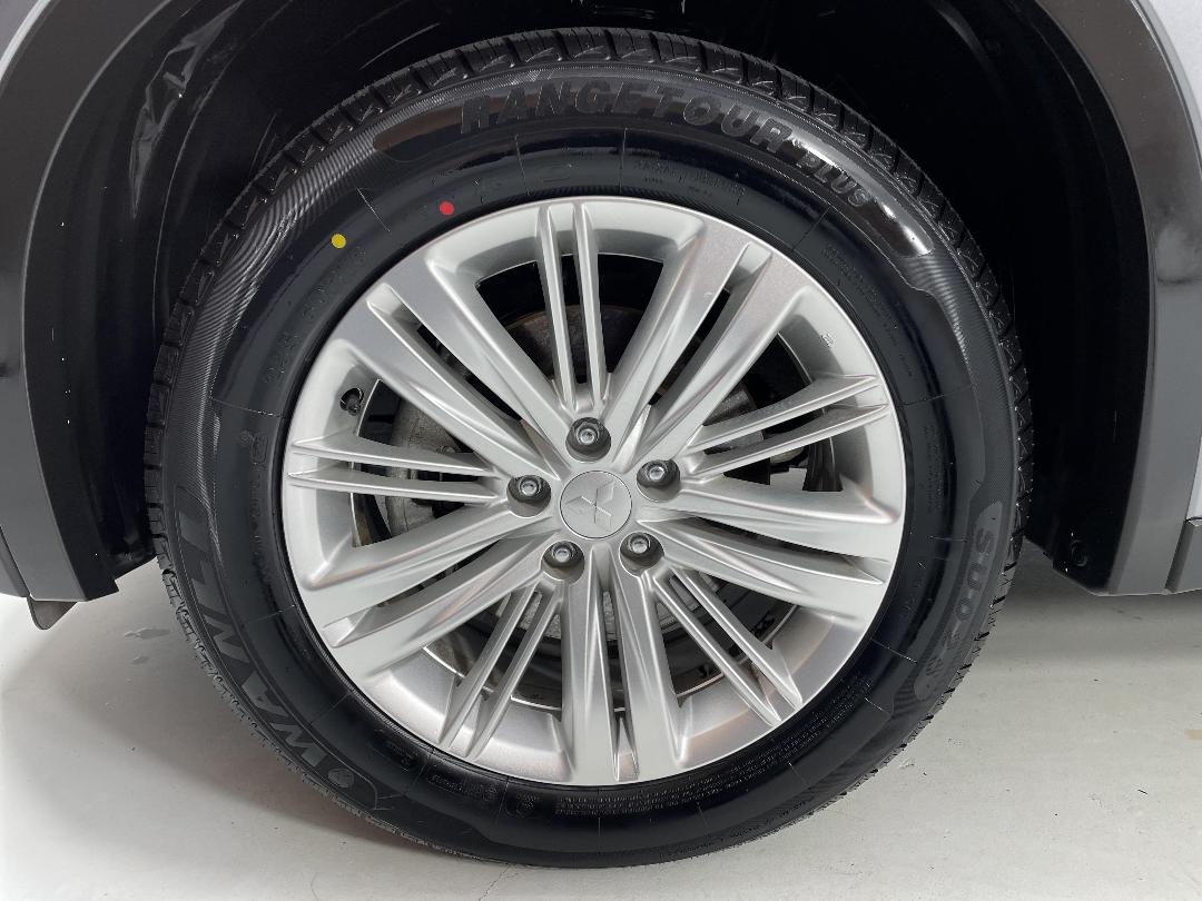 Photo '10' of Mitsubishi Outlander