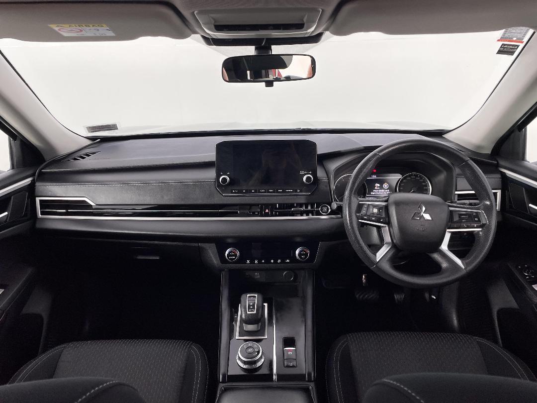 Photo '17' of Mitsubishi Outlander