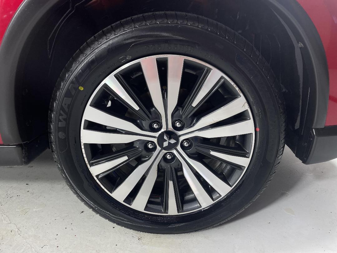 Photo '9' of Mitsubishi Outlander