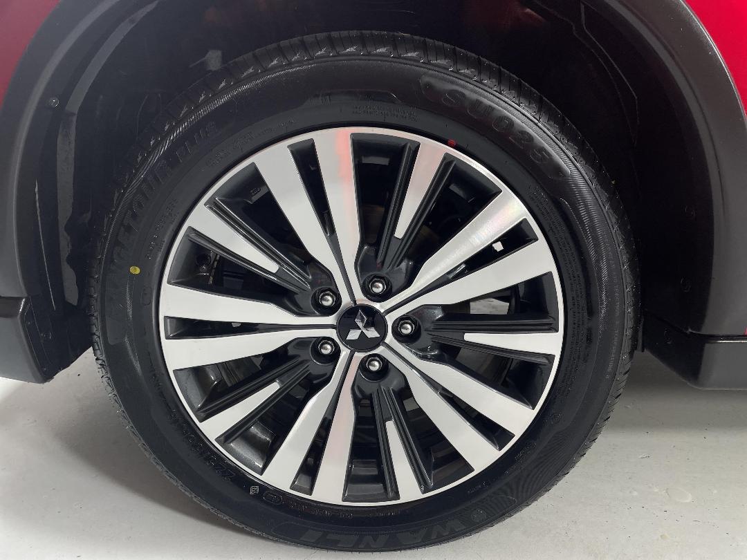 Photo '10' of Mitsubishi Outlander