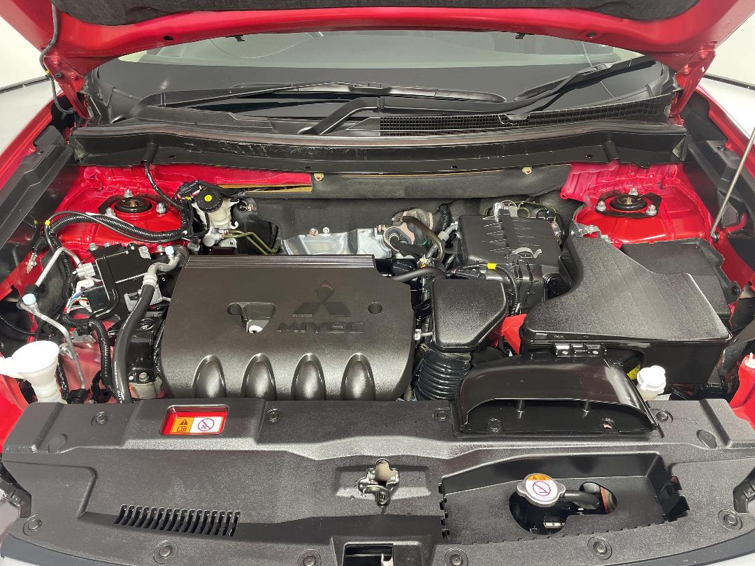 Photo '13' of Mitsubishi Outlander