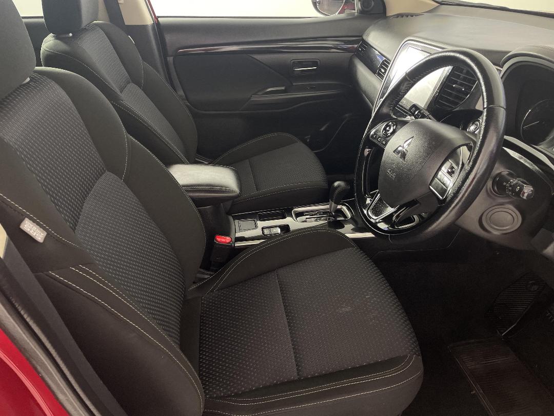 Photo '16' of Mitsubishi Outlander