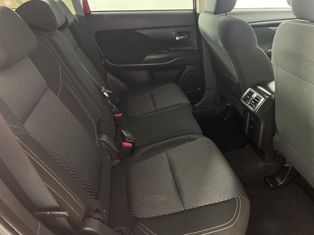 Photo '20' of Mitsubishi Outlander