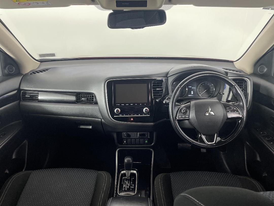 Photo '17' of Mitsubishi Outlander