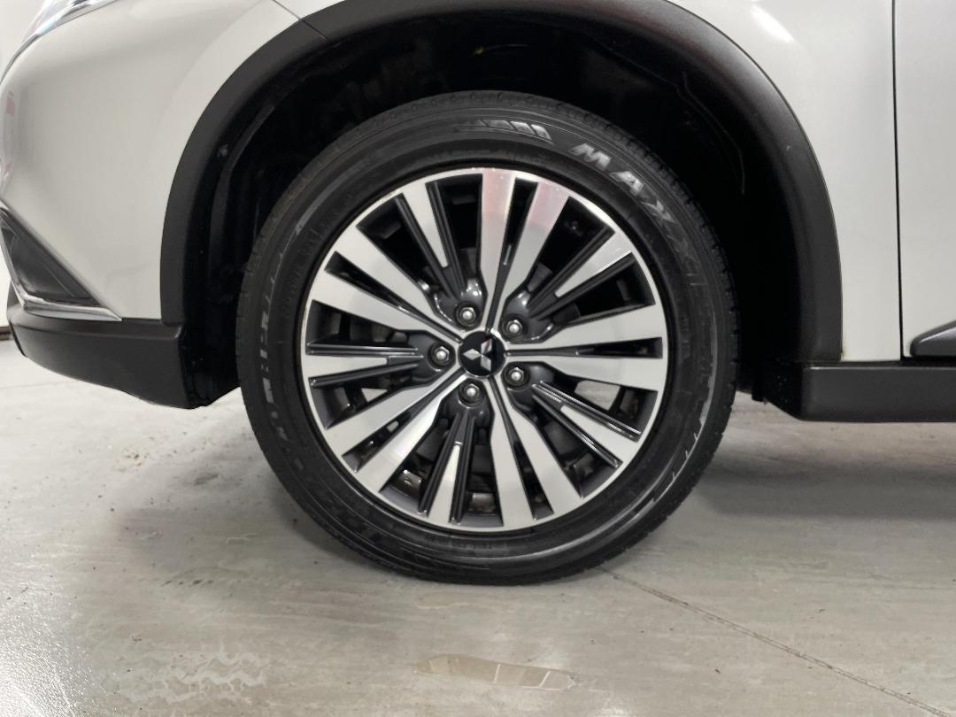 Photo '10' of Mitsubishi Outlander