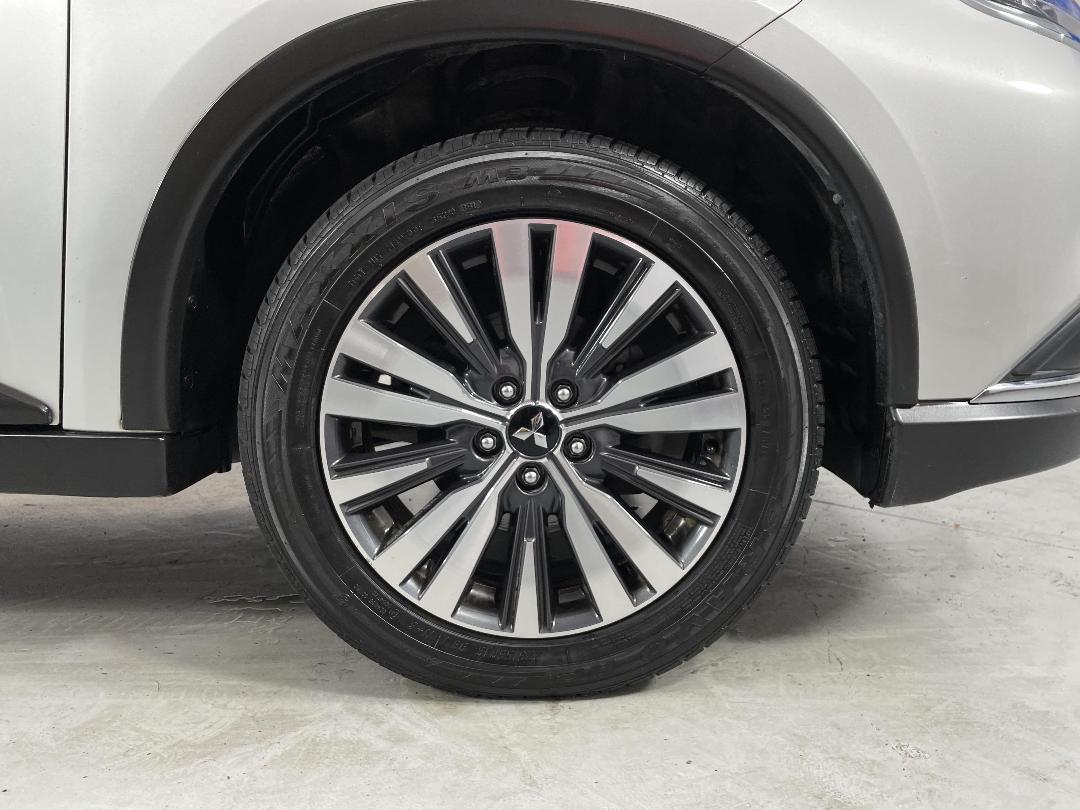 Photo '9' of Mitsubishi Outlander