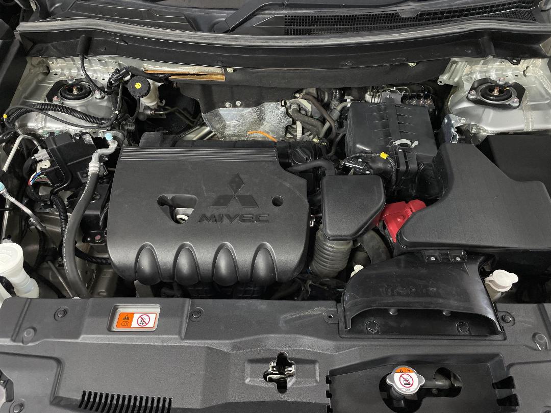 Photo '13' of Mitsubishi Outlander