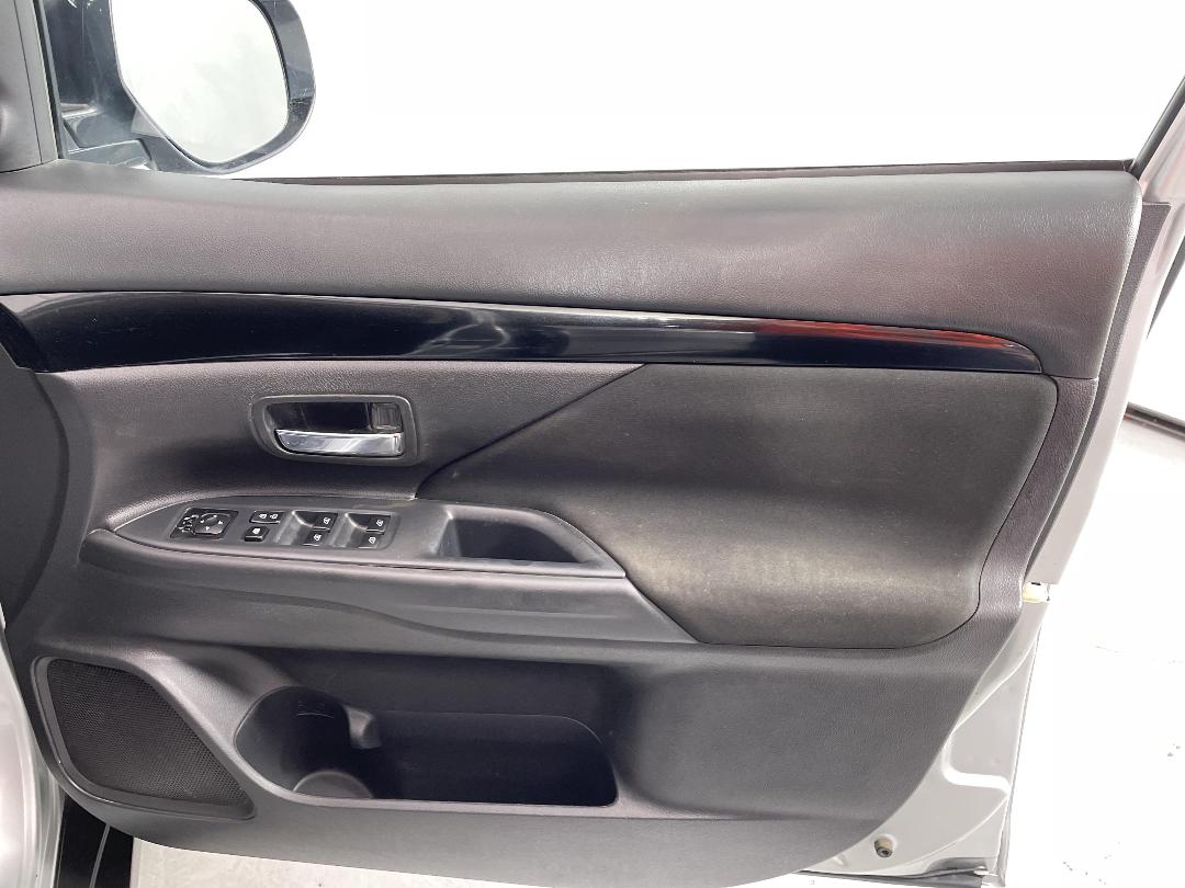 Photo '15' of Mitsubishi Outlander