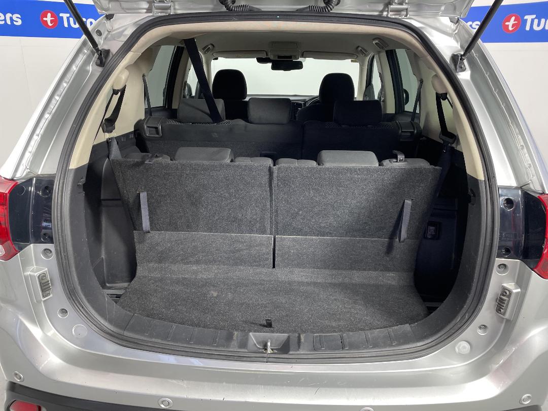 Photo '14' of Mitsubishi Outlander