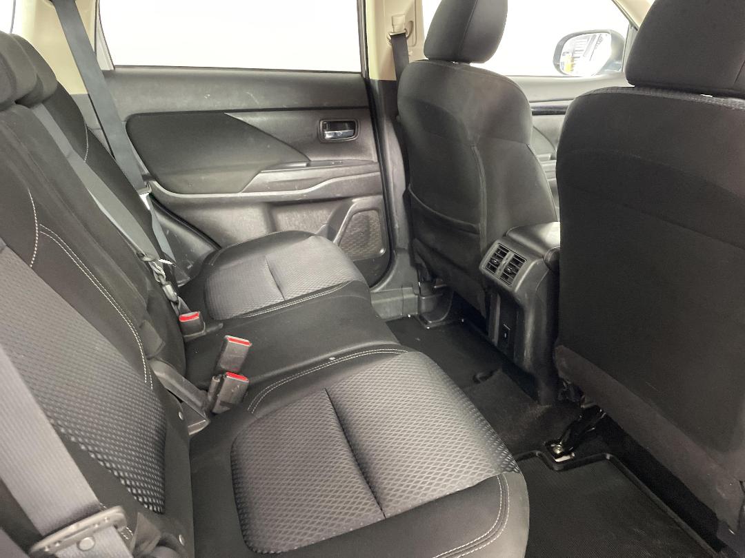 Photo '20' of Mitsubishi Outlander