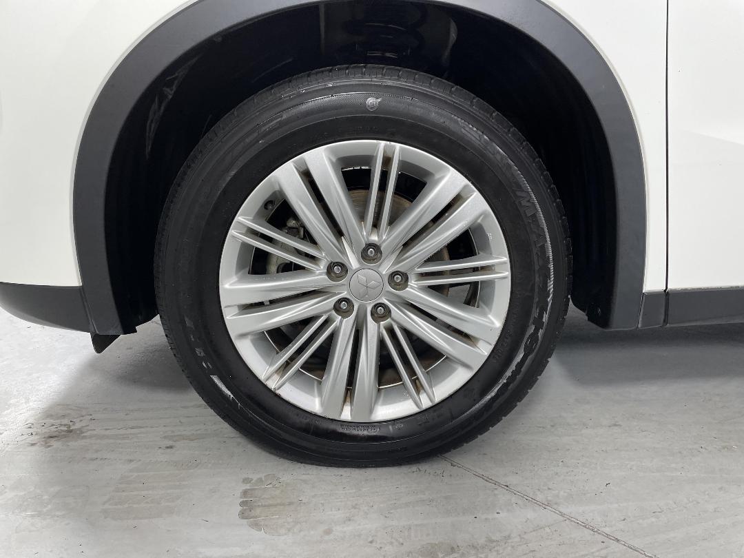 Photo '10' of Mitsubishi Outlander