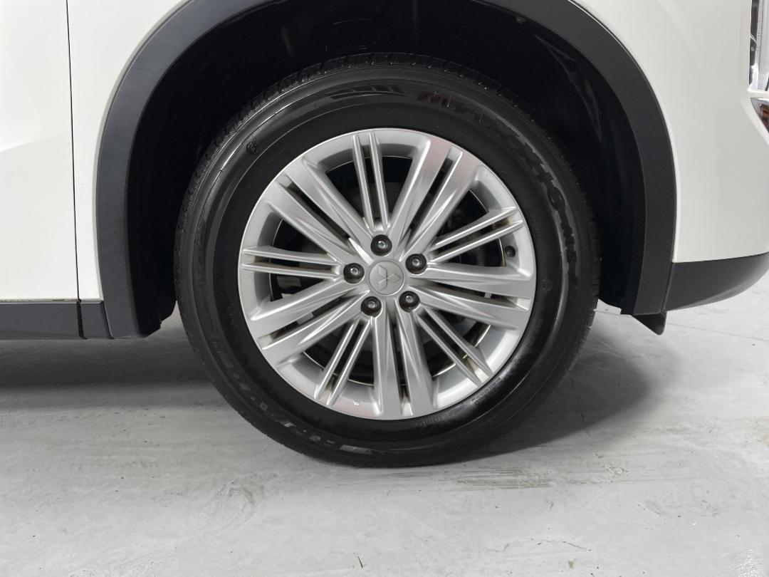 Photo '9' of Mitsubishi Outlander