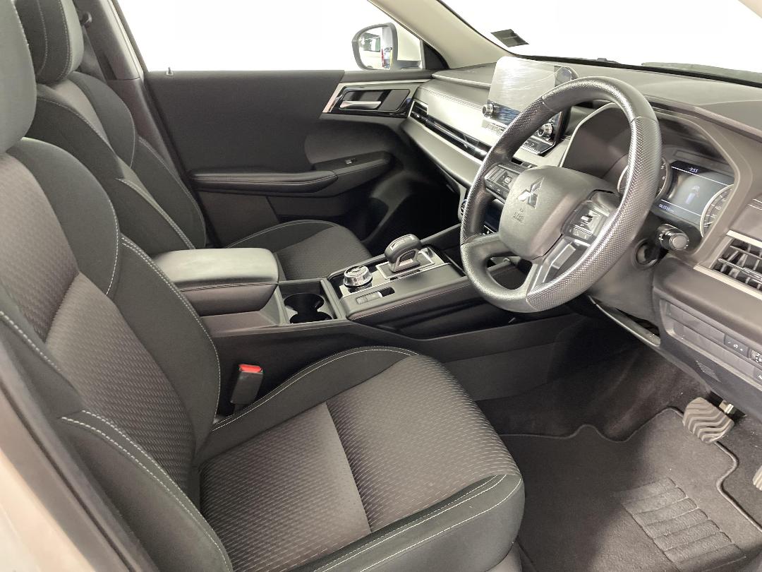 Photo '16' of Mitsubishi Outlander