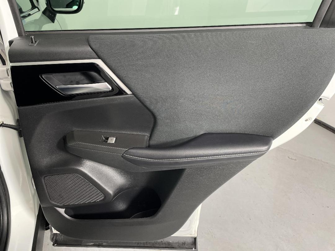 Photo '19' of Mitsubishi Outlander