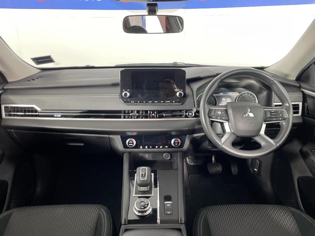 Photo '17' of Mitsubishi Outlander