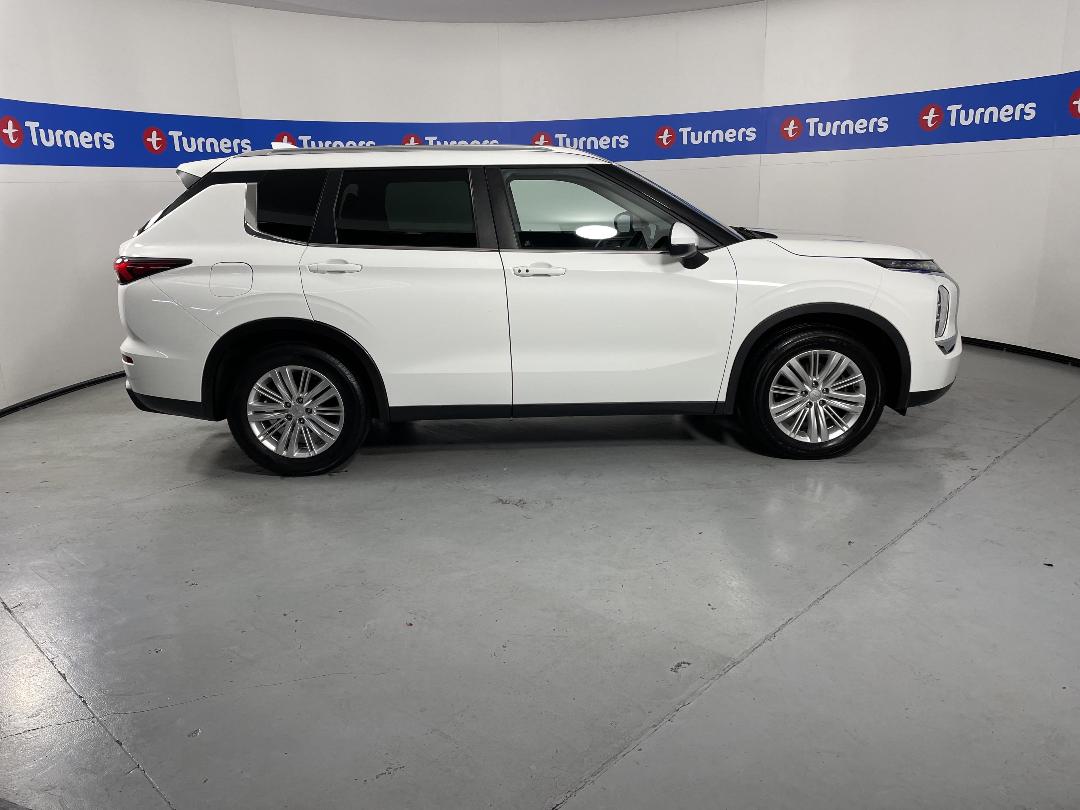 Photo '23' of Mitsubishi Outlander