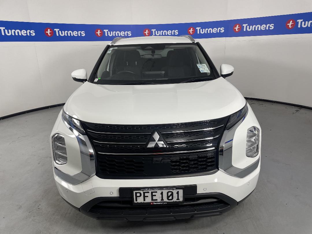 Photo '2' of Mitsubishi Outlander Photo '2' of Mitsubishi Outlander