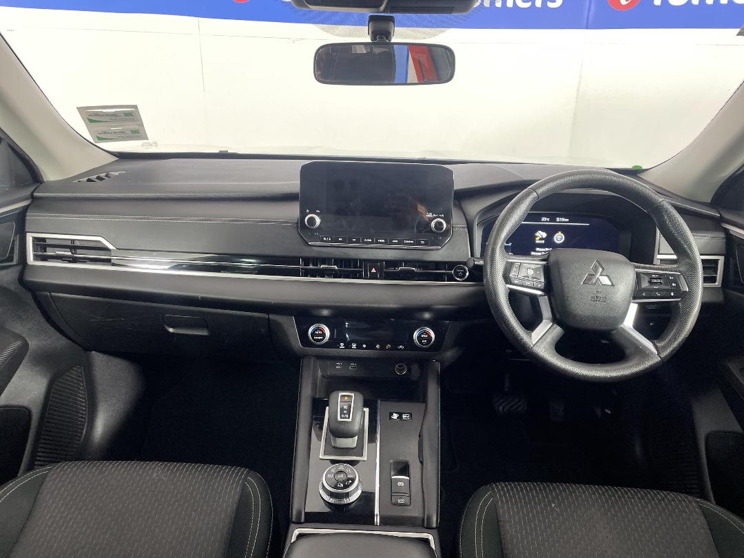 Photo '17' of Mitsubishi Outlander Photo '17' of Mitsubishi Outlander