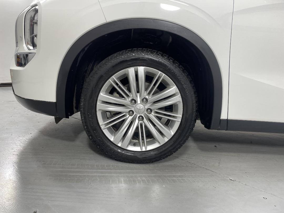 Photo '10' of Mitsubishi Outlander