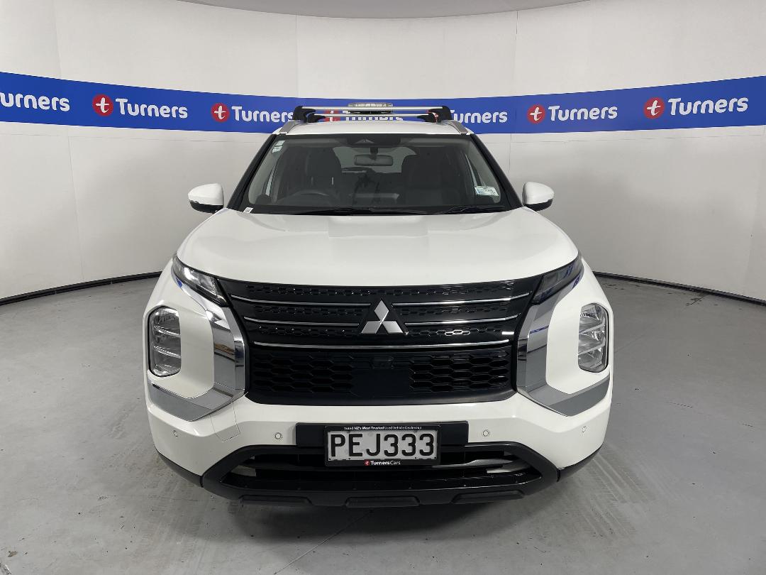 Photo '2' of Mitsubishi Outlander