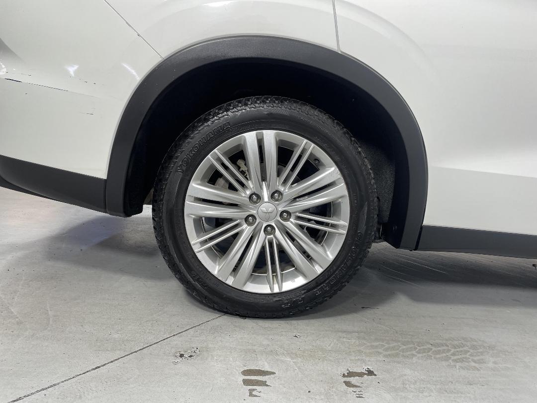 Photo '12' of Mitsubishi Outlander